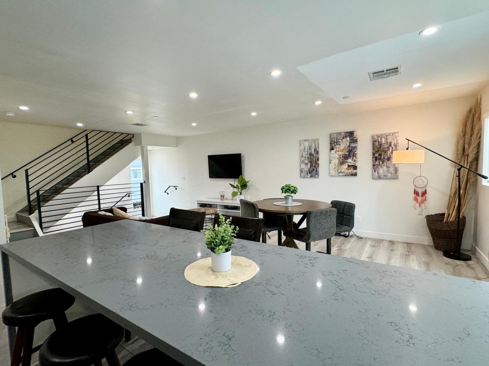 Cozy Chamber 3 Bedroom Hollywood Townhouse Los Ángeles