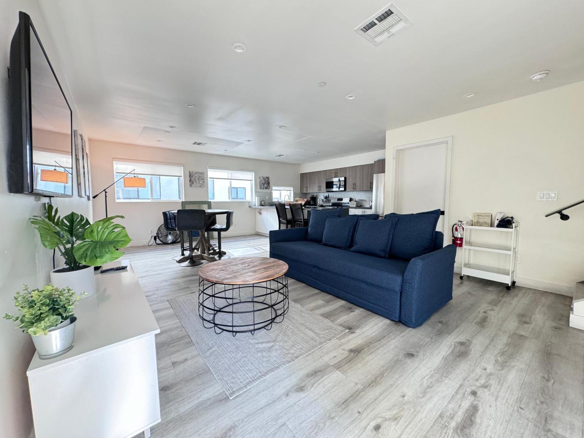 Cozy Chamber 3 Bedroom Hollywood Townhouse Сasa de vacaciones Los Ángeles